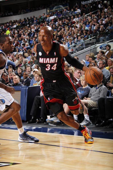 胜分稳居两 胜分稳居两